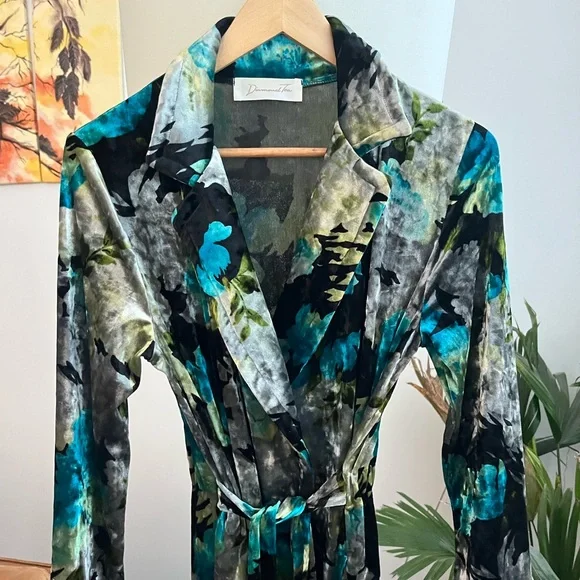 Diamond Tea Velvet Robe - Picture 4 of 5